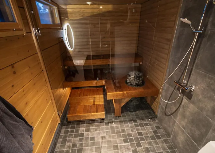 בקתה Black Work Levi Aapa *