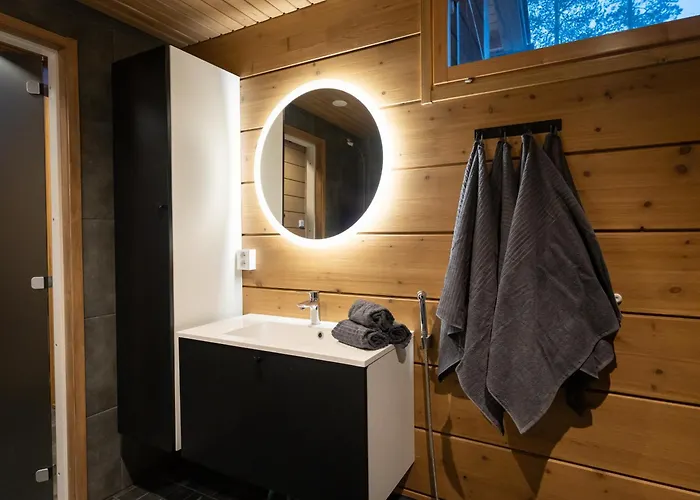 בקתה Black Work Levi Aapa